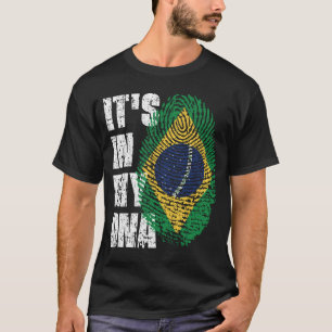Camiseta Está no meu DNA, a moça da bandeira do Brasil.