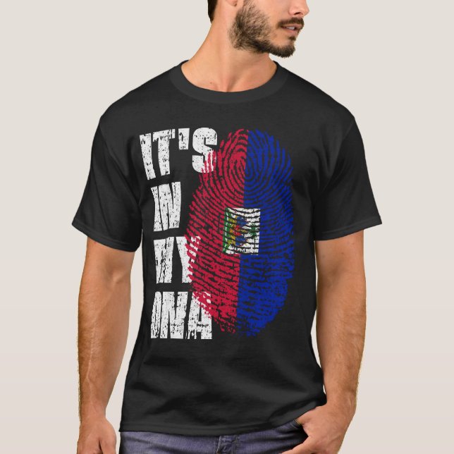 Camiseta Está no meu DNA, a moça da bandeira do Haiti. (Frente)