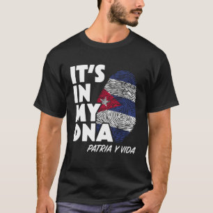 Camiseta ESTÁ NO MEU DNA Bandeira de Cuba Assinatura Cubana