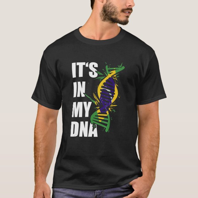 Camiseta Está no meu DNA Raízes Brasileiras Bandeiras do Br (Frente)