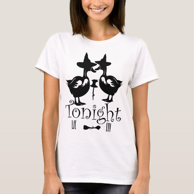 Camiseta Esta Noite Voamos, Bruxa de Ganso Halloween (Frente)