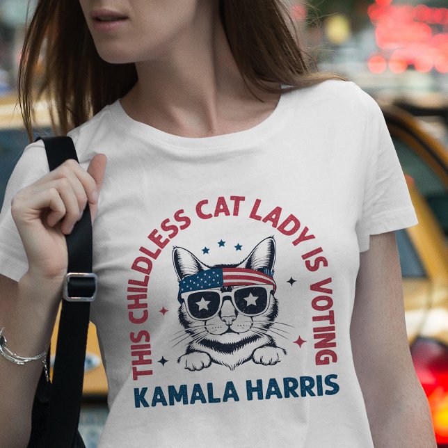Camiseta Esta Senhora de Gato Infantil Está Votando Kamala  (Criador carregado)