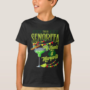 Camiseta Esta Senhorita Precisa De Um Engraçado Cinco De Ma