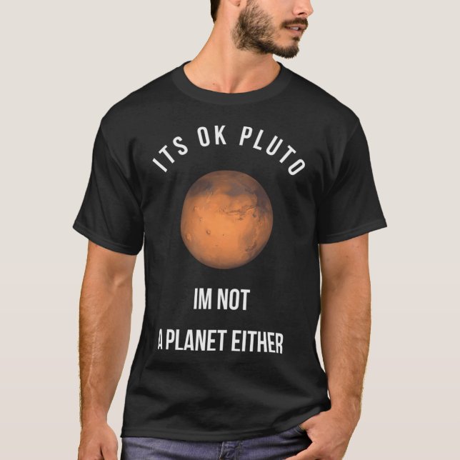 Camiseta Está Tudo Bem Plutão. Eu Também Não Sou Um Planeta (Frente)