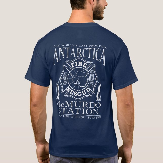 Camiseta Estação Antártica McMurdo Bombeiros e Pinguins de  (Verso)