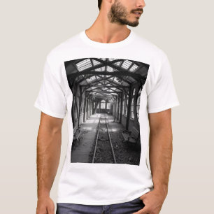 Camiseta Estação de Comboio Abandonada - Arte Carvões a Pre