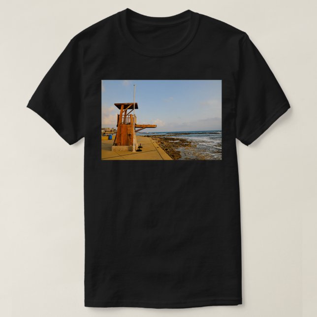Camiseta Estação de guardas salva-vidas na praia de Paphos  (Frente do Design)