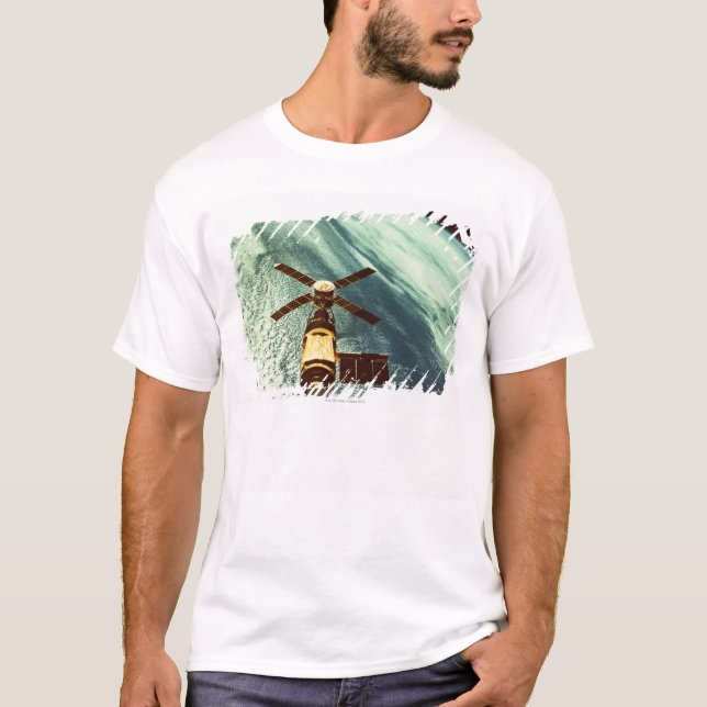 Camiseta Estação espacial de Skylab no espaço (Frente)