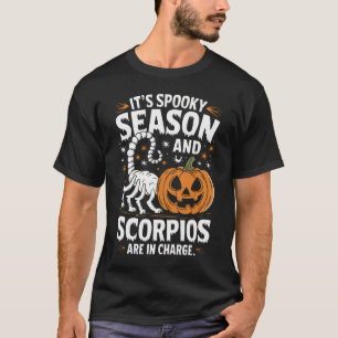 Camiseta Estação Spooky: Scorpios no Dia de as Bruxas engra