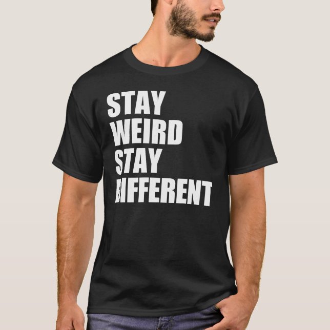 Camiseta Estada estranha da estada diferente (Frente)