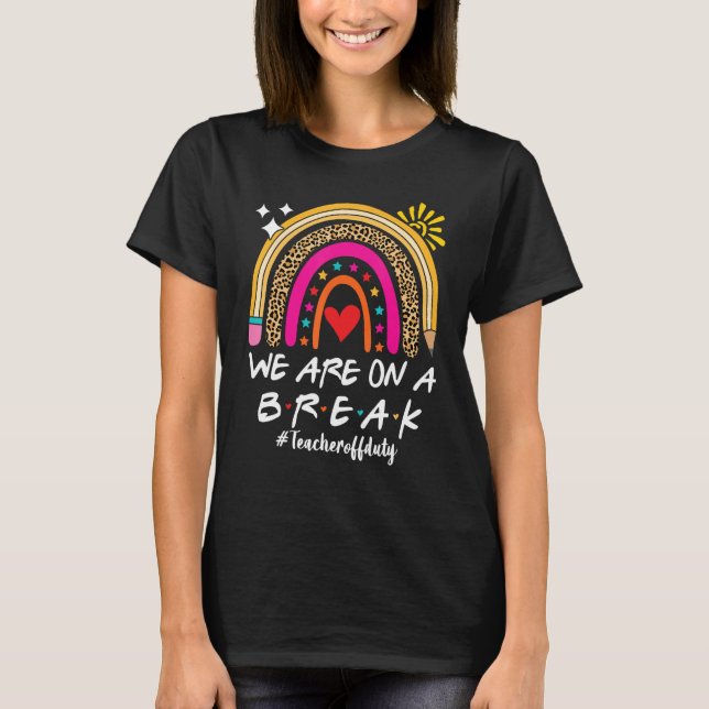 Camiseta Estamos Em Uma Breve Professora De Dever Rainbow H (Frente)