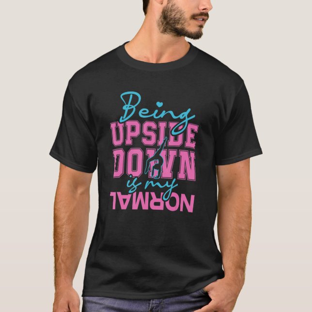 Camiseta Estar de cabeça para baixo é minha ginástica norma (Frente)
