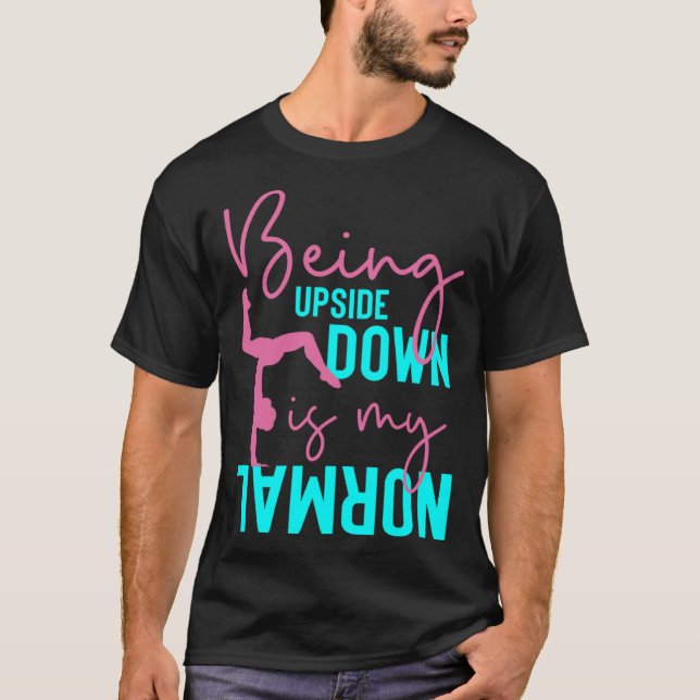 Camiseta Estar de cabeça para baixo é o meu ginasta normal  (Frente)