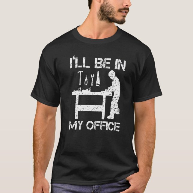 Camiseta Estarei No Meu Escritório De Madeira De Carpinteir (Frente)