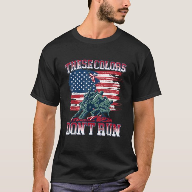 Camiseta Estas cores não funcionam na bandeira americana (Frente)