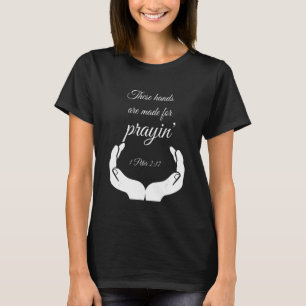 Camiseta Estas mãos são feitas para orar slogan cristão