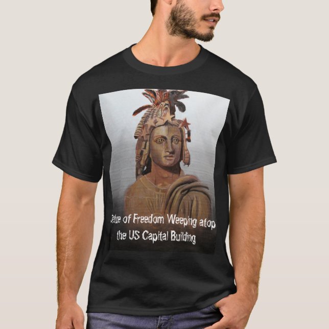 Camiseta Estátua da Liberdade Manipulando T-Shirt (Frente)