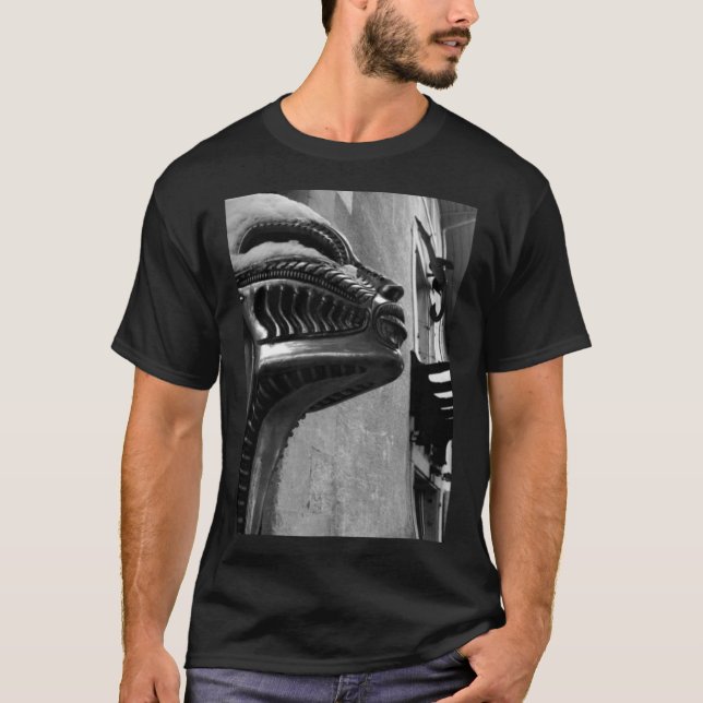 Camiseta estátua H R Giger Museum. Gruyères, Schweiz (Frente)