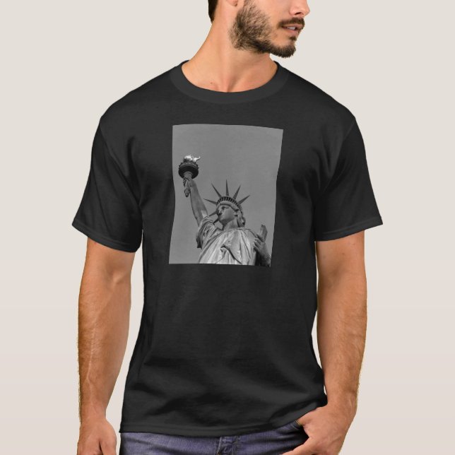 Camiseta Estátua Negra e Branca da Liberdade em Nova Iorque (Frente)