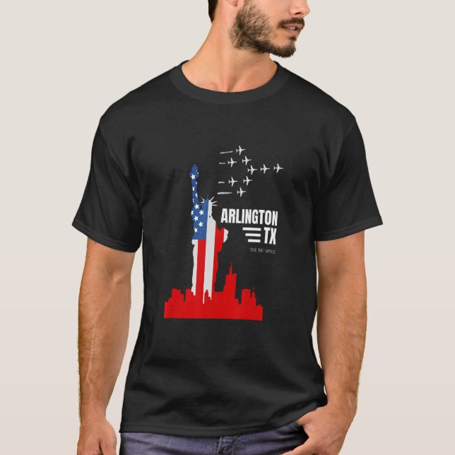 Camiseta Estátua TX Arlington da Liberty Flag Cidade Errada (Frente)