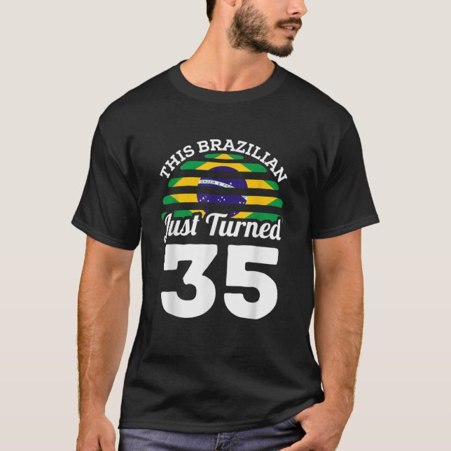 Camiseta Este brasileiro acabou de fazer 35 anos no Brasil  (Frente)