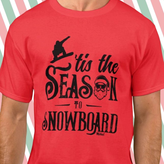 Camiseta Este é o Papai noel de Snowboard Graphic Mens Red (Tis the Season Snowboard Santa Graphic Mens Red T-Shirt)