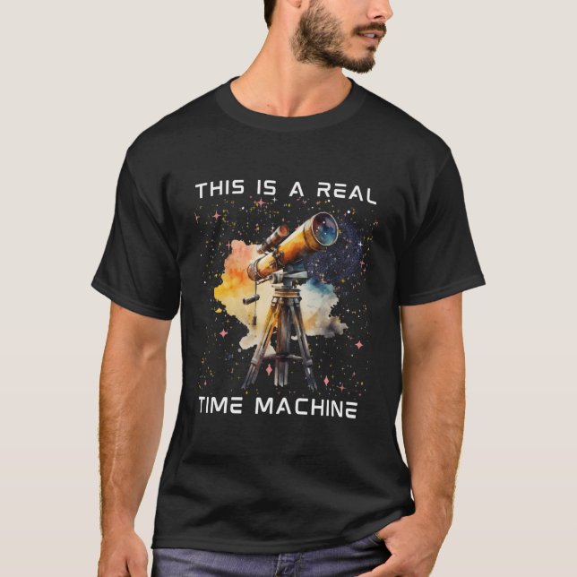 Camiseta Este É Um Astron Do Telescópio Espacial Em Tempo R (Frente)