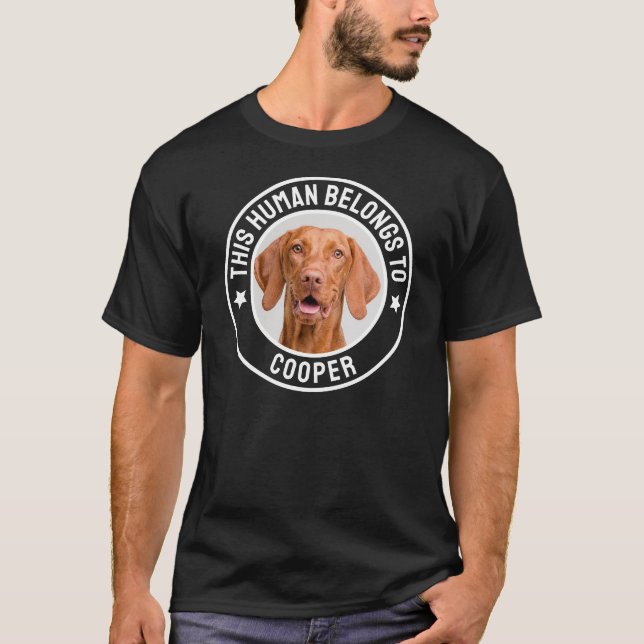 Camiseta Este Humano Pertence A Cachorro / Nome Do Gato, Fo (Frente)
