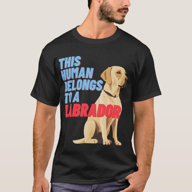 Camiseta Este Humano Pertence A Um Labrador (T-Shirt) (Frente)
