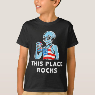 Camiseta Este Lugar é Incrível Alien Azul Vestindo Uma Band