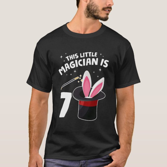 Camiseta Este Pequeno Mágico Tem 7 Anos (Frente)