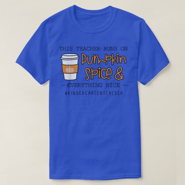 Camiseta Este Professor Funciona Na Pumpkin Spice Kindergar (Frente do Design)