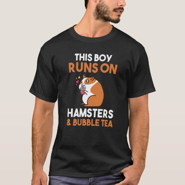 Camiseta Este Rapaz Funciona Com Chá De Bolha E Hamsters (Frente)