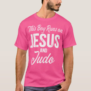 Camiseta Este Rapaz Funciona Com Jesus E Judo