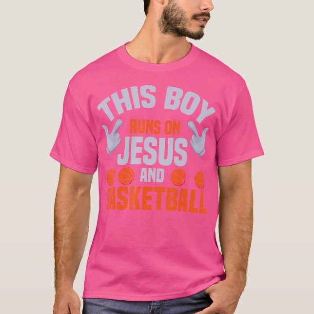 Camiseta Este Rapaz Funciona Com Jesus E O Basquete Cristão (Frente)
