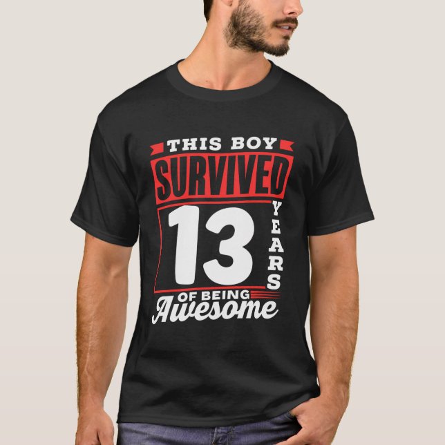 Camiseta Este Rapaz Sobreviveu A 13 Anos De Serem Incríveis (Frente)