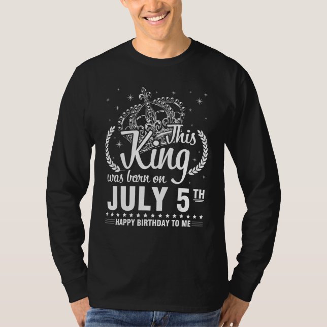 Camiseta Este Rei Foi Nascer No 5 de Julho Feliz Aniversári (Frente)