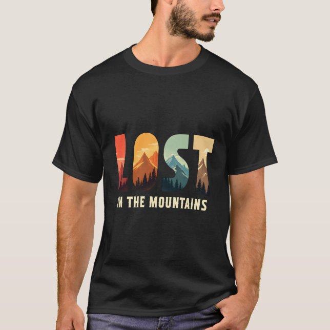 Camiseta Estética de Aventura Retroativa Perdida nas Montan (Frente)