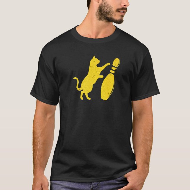 Camiseta Estilo Angustiado Gatinho Derrubando Pinos de Boli (Frente)