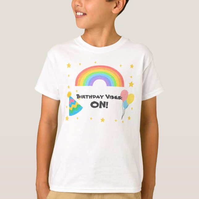 Camiseta Estilo de Crayon Editável - Celebração do Arco-Íri (Frente)
