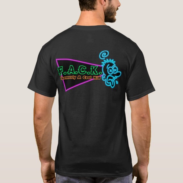 Camiseta Estilo Retro Anteriormente um T-Shirt Legal (Verso)