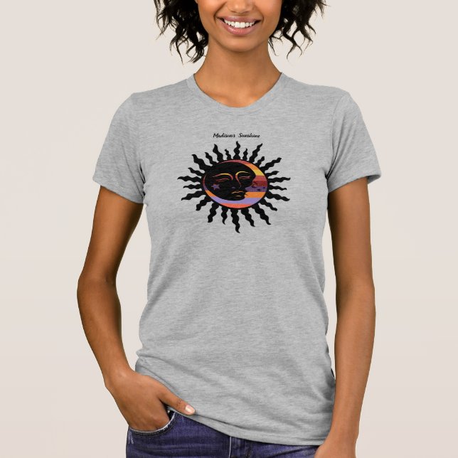 Camiseta Estilo Vintage Lua Adorando Arco-Íris (Frente)