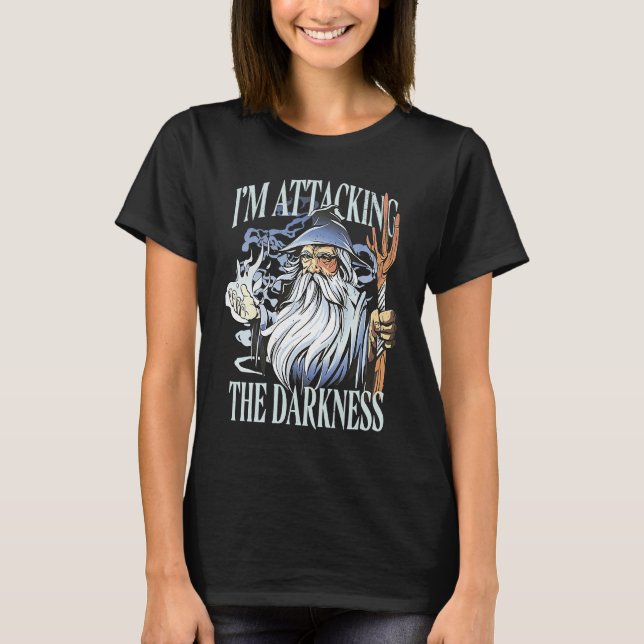 Camiseta Estou anexando o Darkness Wizard Witch Retro Magi (Frente)