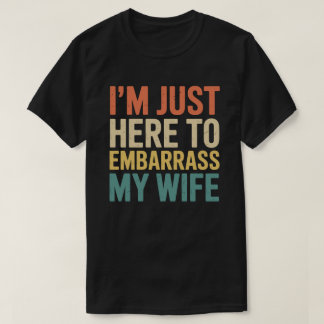 Camiseta Estou Aqui Apenas Para Envergonhar Minha Esposa Ma