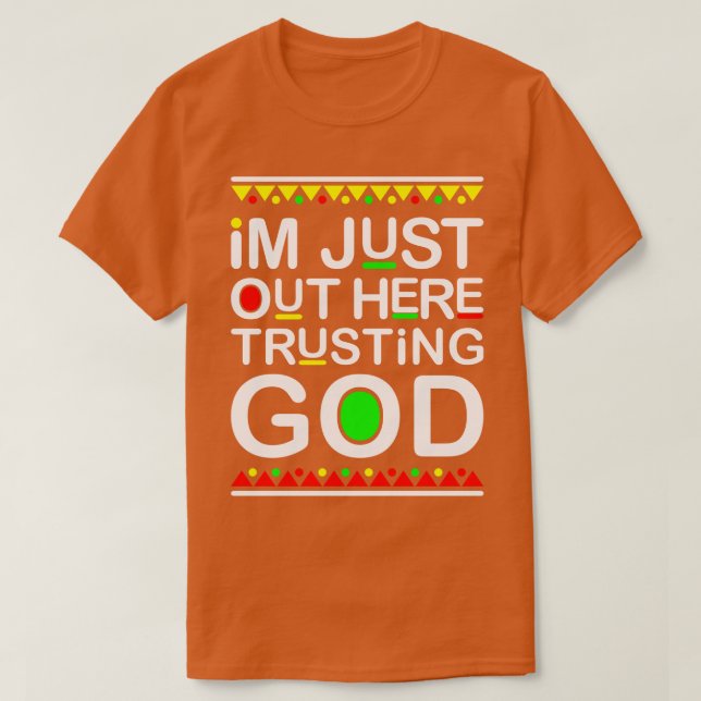 Camiseta Estou Aqui Confiando Em Deus, Presente (Frente do Design)