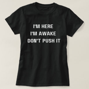 Camiseta Estou Aqui Estou Acordado Não ,Empurre Isso Camise