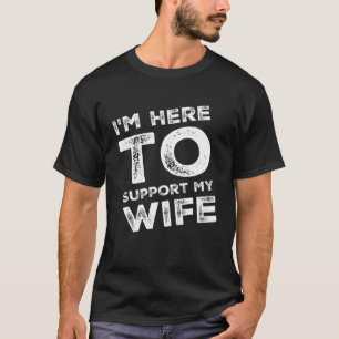 Camiseta Estou aqui para apoiar minha esposa Sarcástica