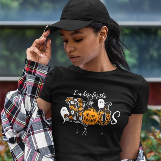 Camiseta Estou aqui para os Boos (Get into the spirit of Halloween with this fun tee!)