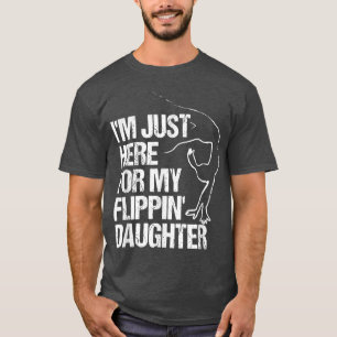Camiseta Estou aqui pela minha filha de gymnast.
