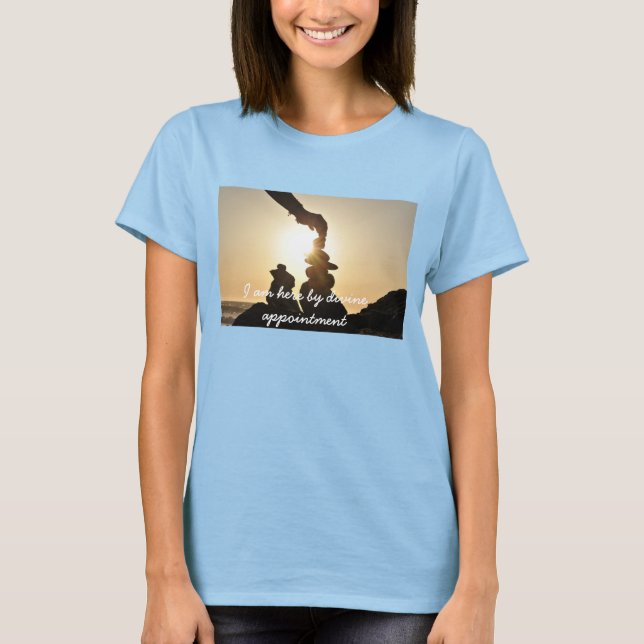 Camiseta Estou aqui por compromisso divino (Frente)